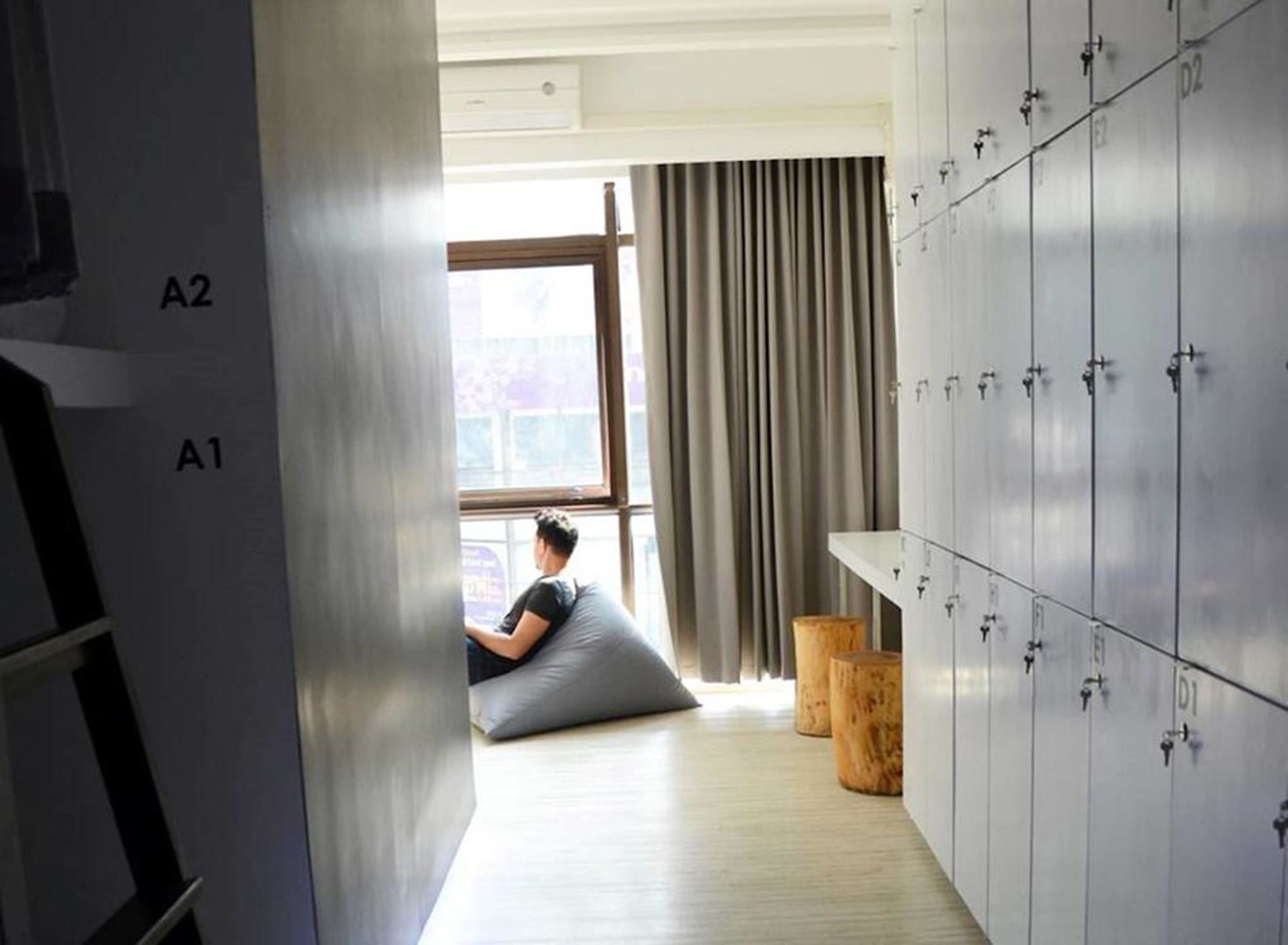 3 Howw Hostel At Sukhumvit 21 Bangkok Exterior photo