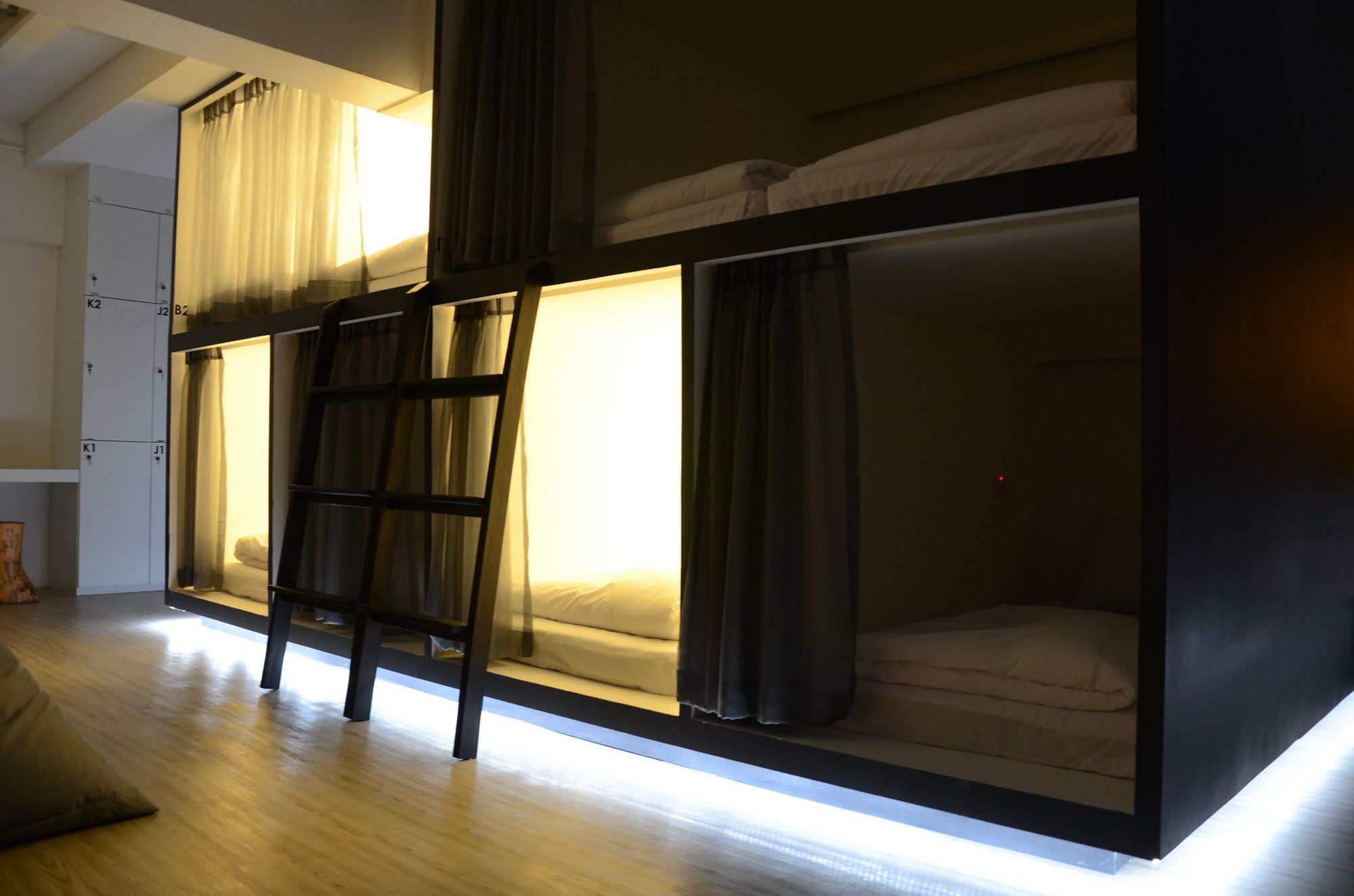 3 Howw Hostel At Sukhumvit 21 Bangkok Exterior photo