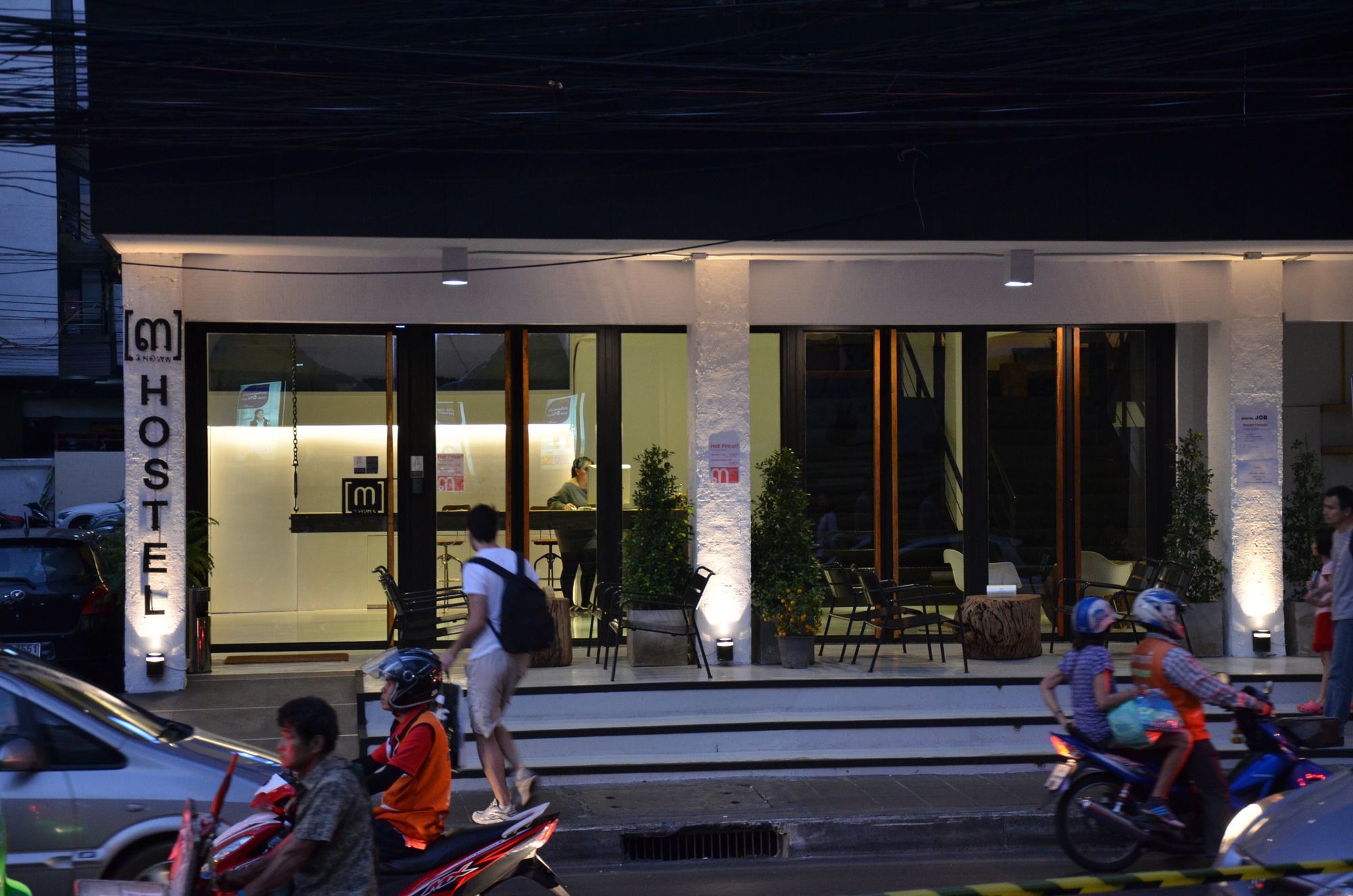 3 Howw Hostel At Sukhumvit 21 Bangkok Exterior photo