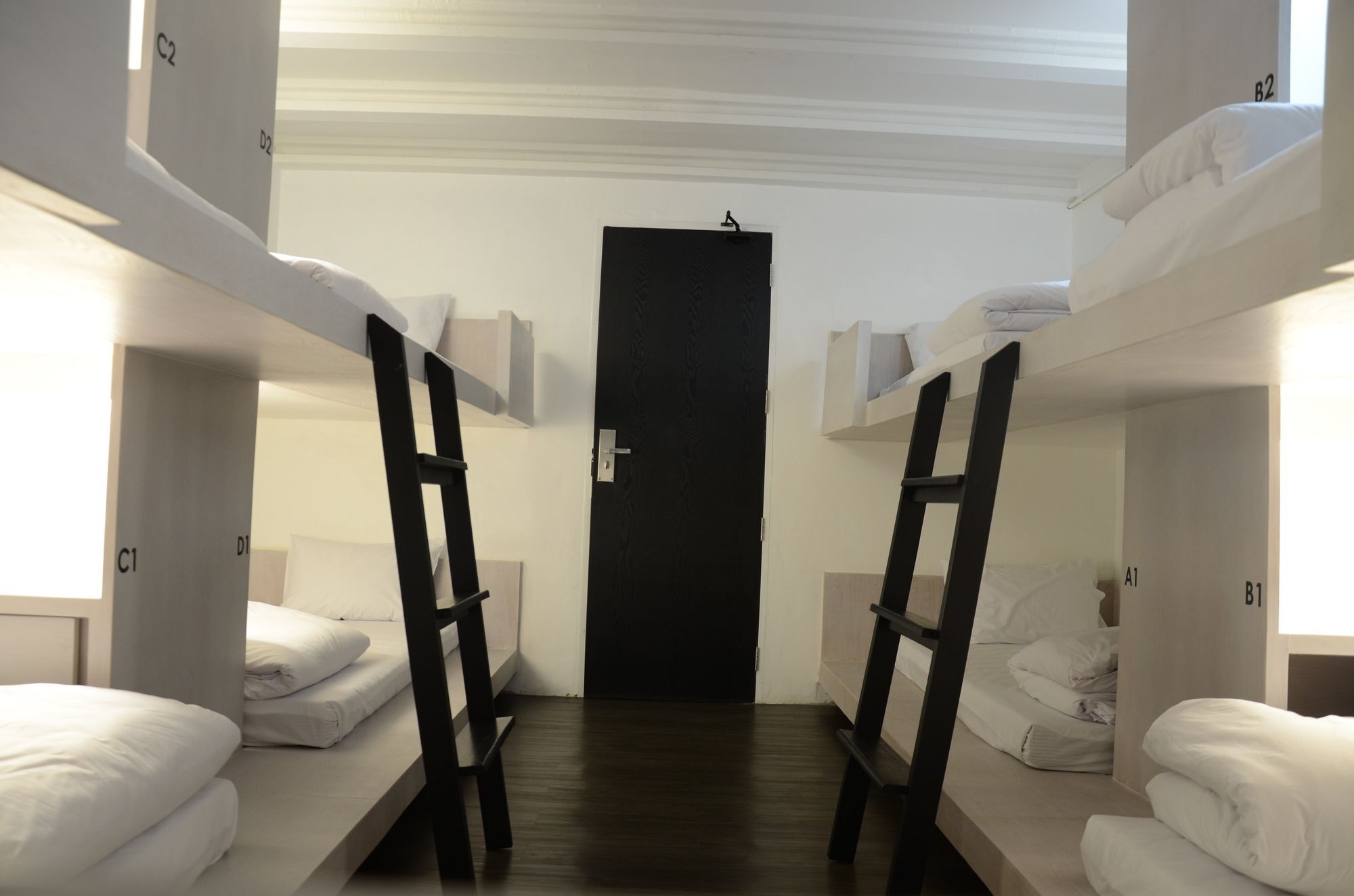 3 Howw Hostel At Sukhumvit 21 Bangkok Exterior photo