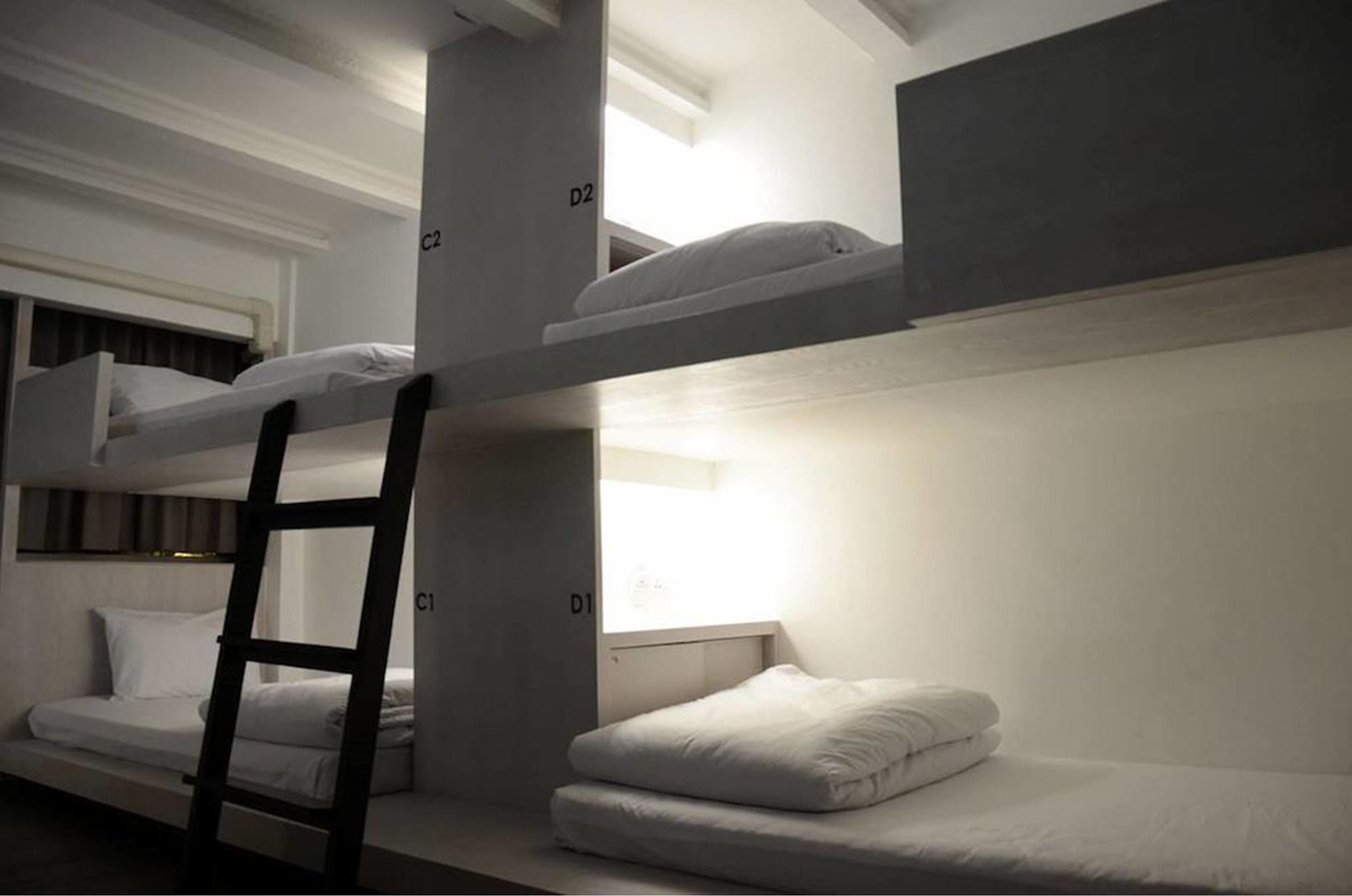 3 Howw Hostel At Sukhumvit 21 Bangkok Exterior photo